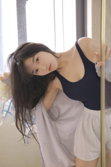 打美女的屁股